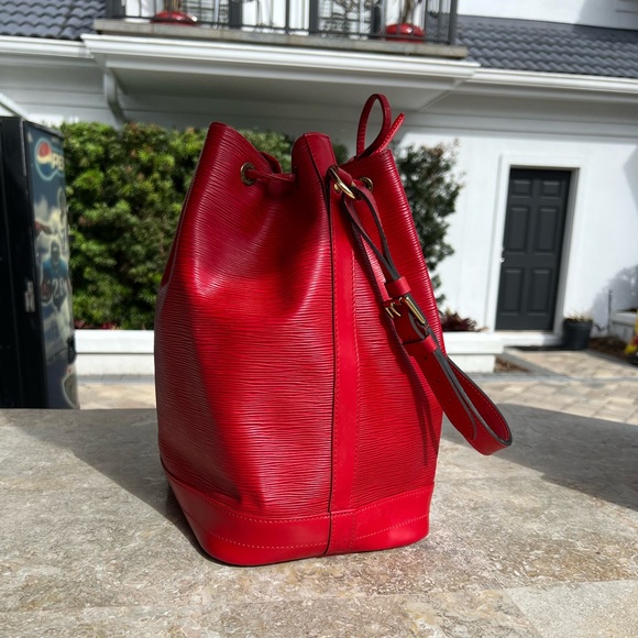 Louis Vuitton Noe Red Epi Shoulder Bag - Picture 2 of 12